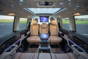 JET CLASS BUSINESS MODEL™ 7 seat Business Model with AV Pack