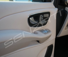 Senzati-V-Class-Jet-Class-Jet-Spec-with-Twin-Cream-Consoles-Leather-Uppers-Pic-12